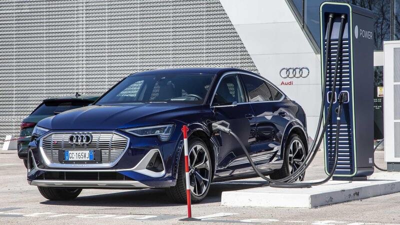 Audi e-tron Charging Service, la ricarica facile arriva in concessionaria