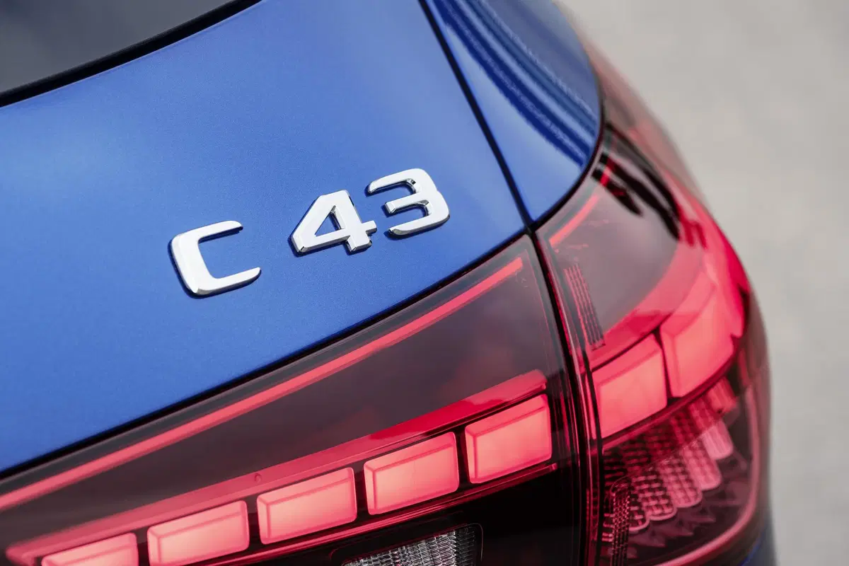 Mercedes Classe C diventa AMG: 408 CV col turbo elettrico (3)
