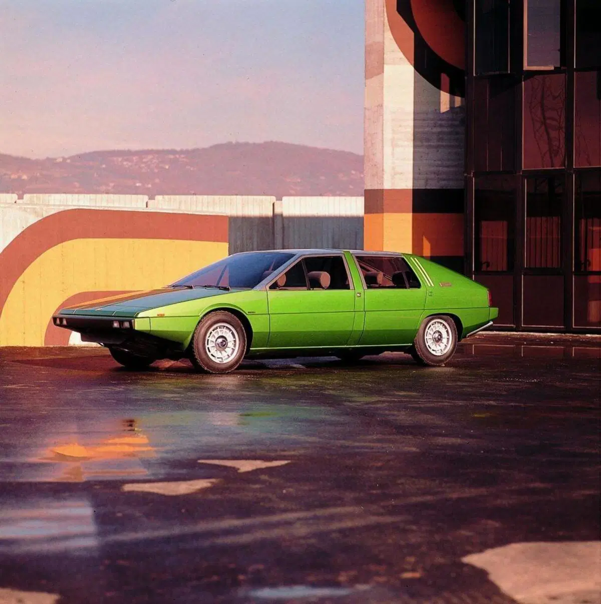 Medici Maserati, Milano 70s: la bella bionda e la bella di Giugiaro [V8 5.0 6 posti] (6)