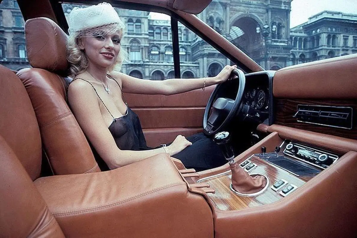 Medici Maserati, Milano 70s: la bella bionda e la bella di Giugiaro [V8 5.0 6 posti] (9)