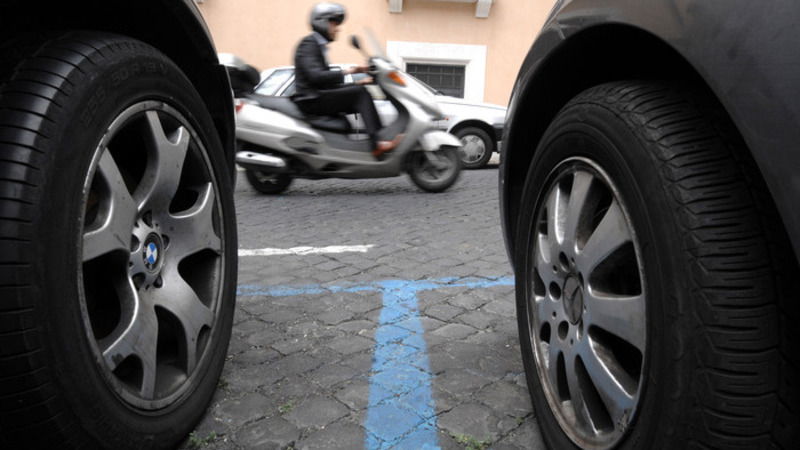 Milano, nuove regole per il parcheggio dei residenti e non residenti