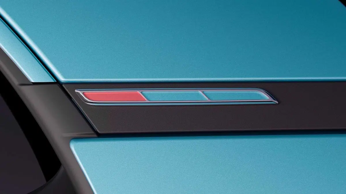 L'Alpine A110 si veste dei colori di Miami per il GP di F1 (5)