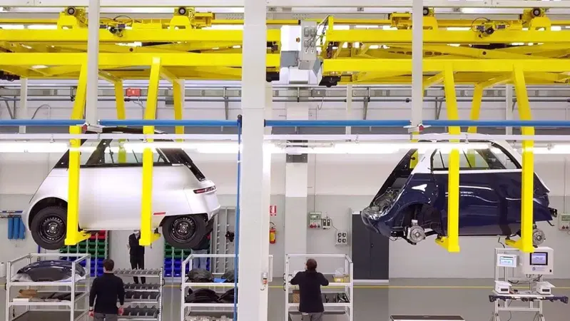 La Microlino &egrave; in arrivo, sar&agrave; fatta a a Torino l'Isetta del futuro [VIDEO]