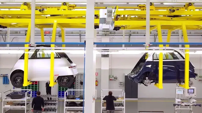 La Microlino &egrave; in arrivo, sar&agrave; fatta a a Torino l'Isetta del futuro [VIDEO]