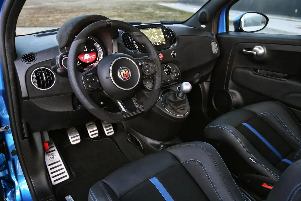Nuova Abarth 695 Tributo 131 Rally: citazioni da leggenda mondiale  (6)