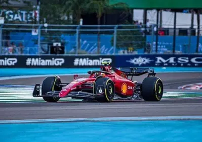 Formula 1, Sainz: Il lavoro straordinario che tocca ai meccanici è la cosa che mi dispiace di più