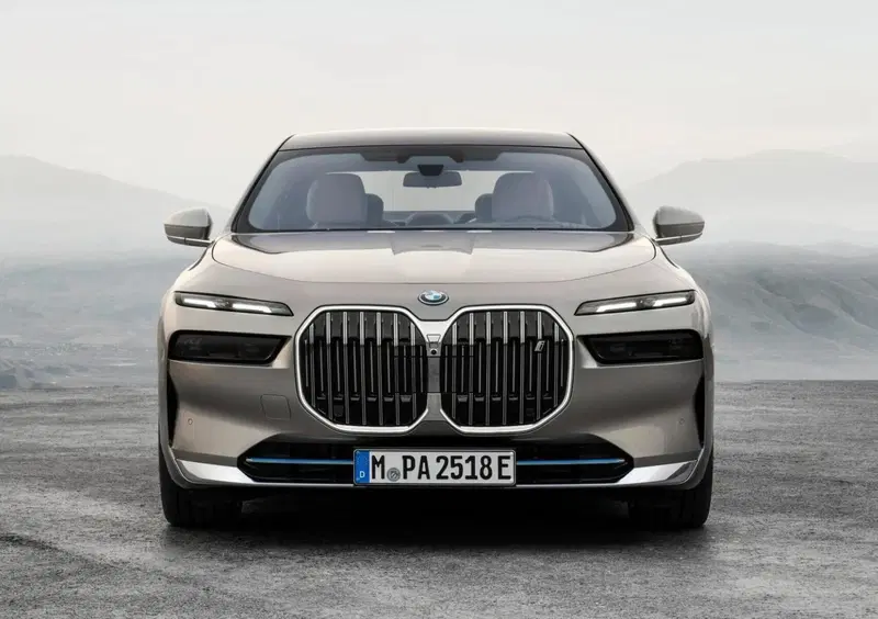 BMW i7 (3)