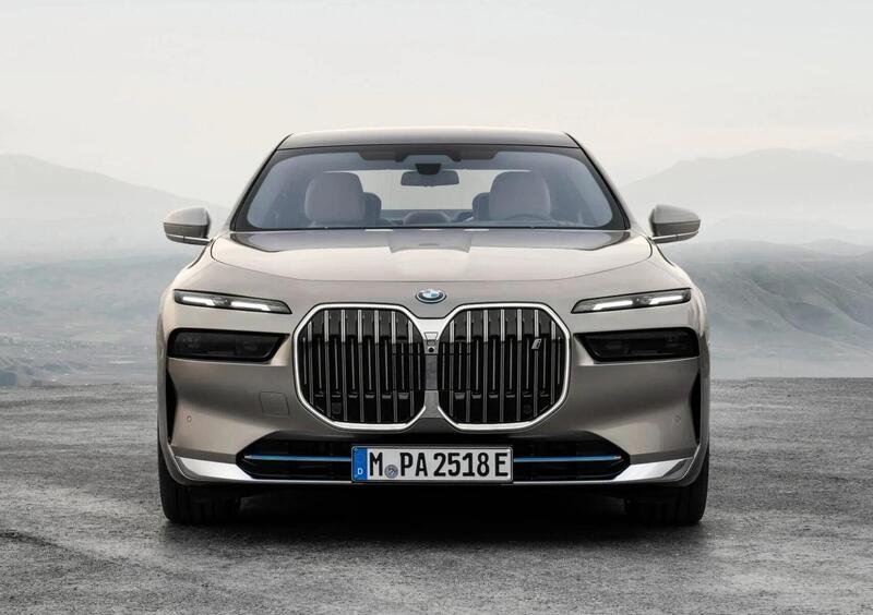 BMW i7 (2022->>) (3)