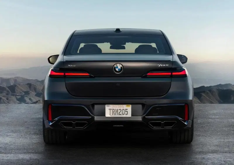 BMW i7 (5)