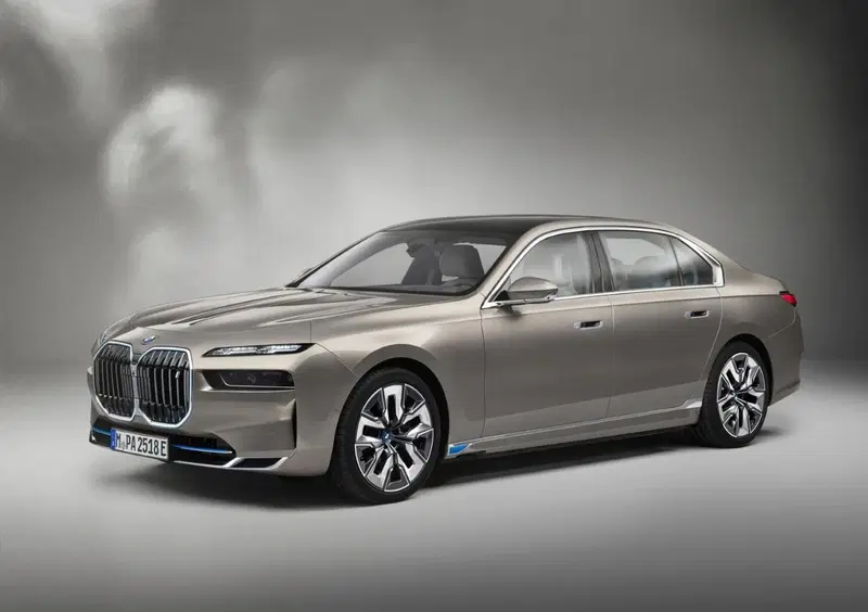 BMW i7 (6)