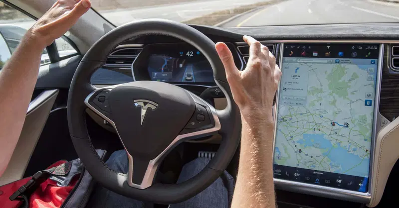 Tesla: rubati tutti i segreti della guida autonoma su un computer "fantasma" 