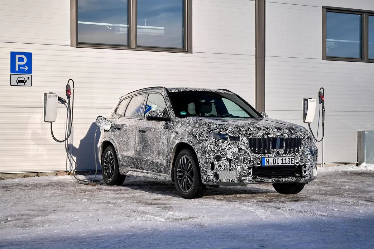 BMW iX1: finiti i collaudi, debutta a settembre (4)