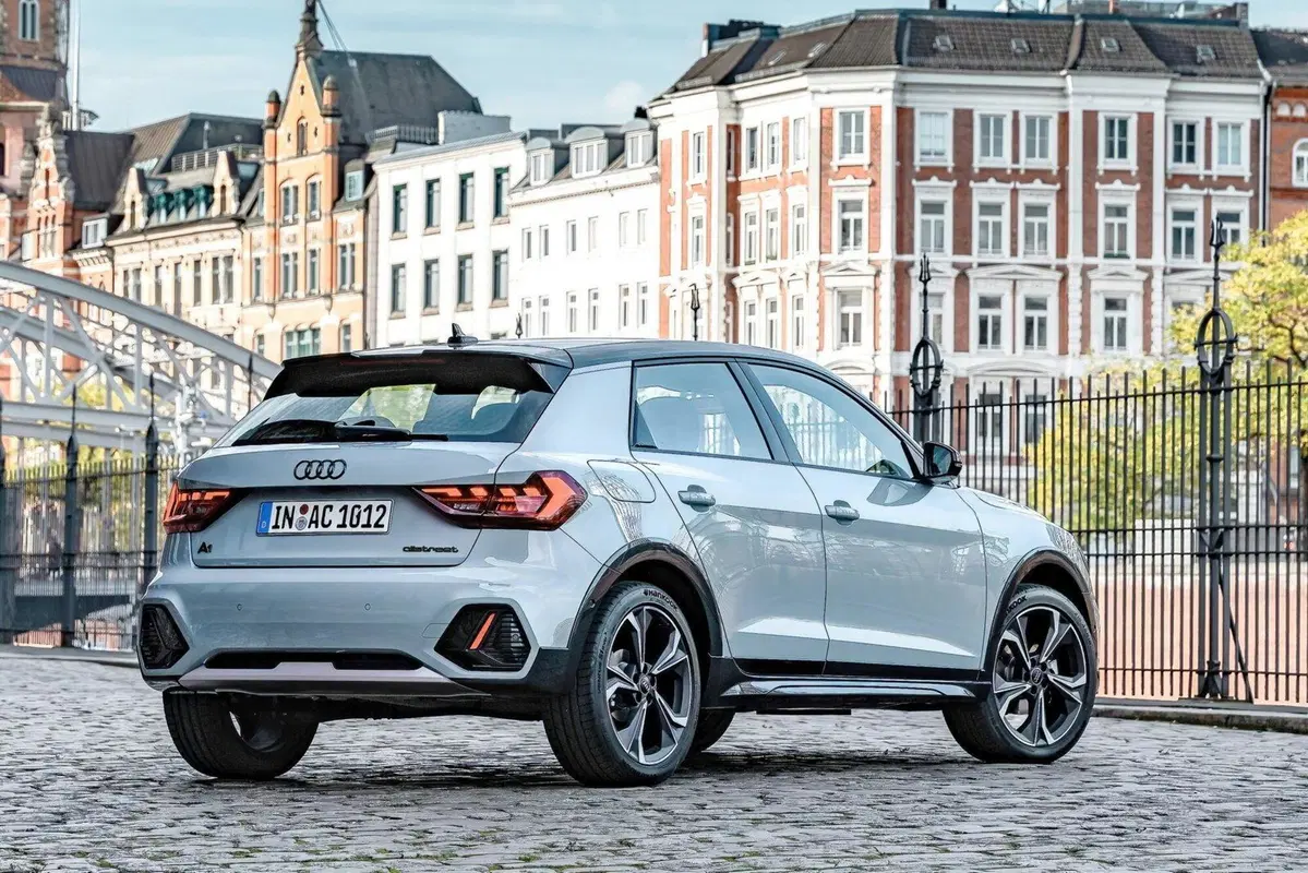 Audi, novità in listino per A1 citycarver, A4 allroad, Q7 e Q8 (6)