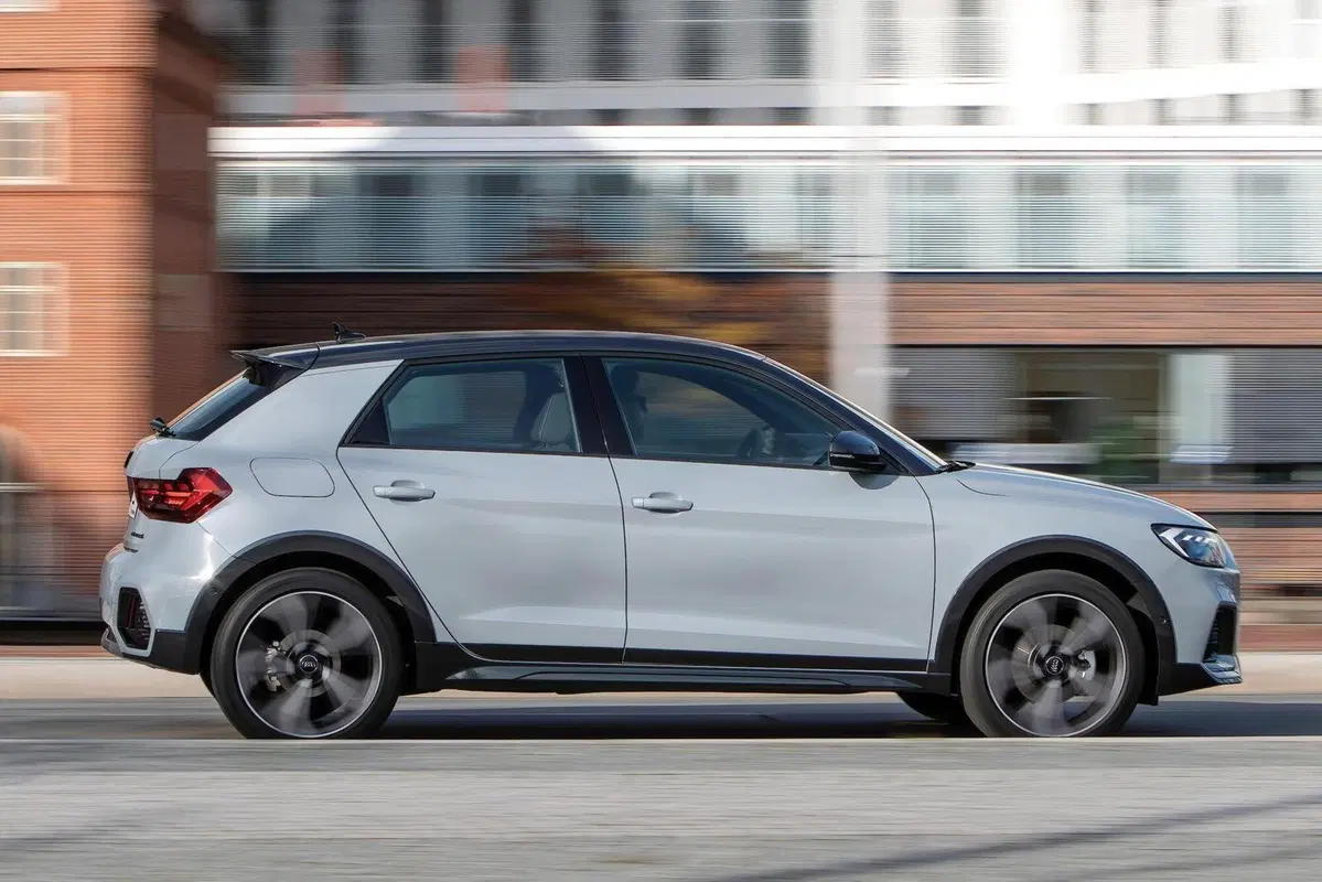 Audi, novità in listino per A1 citycarver, A4 allroad, Q7 e Q8 (5)
