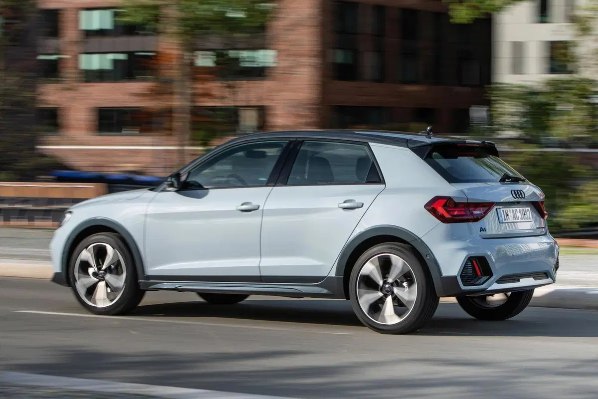 Audi, novità in listino per A1 citycarver, A4 allroad, Q7 e Q8 (9)
