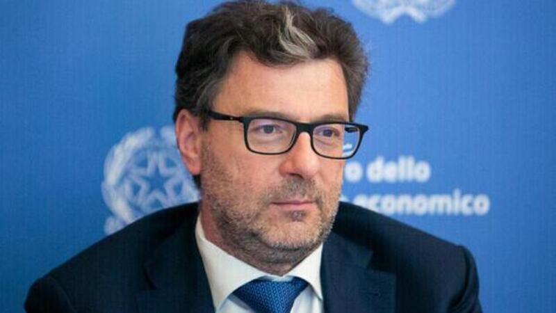 Automotive Dealer Day: Giorgetti promette modifiche al limite di 180 giorni degli incentivi auto 2022