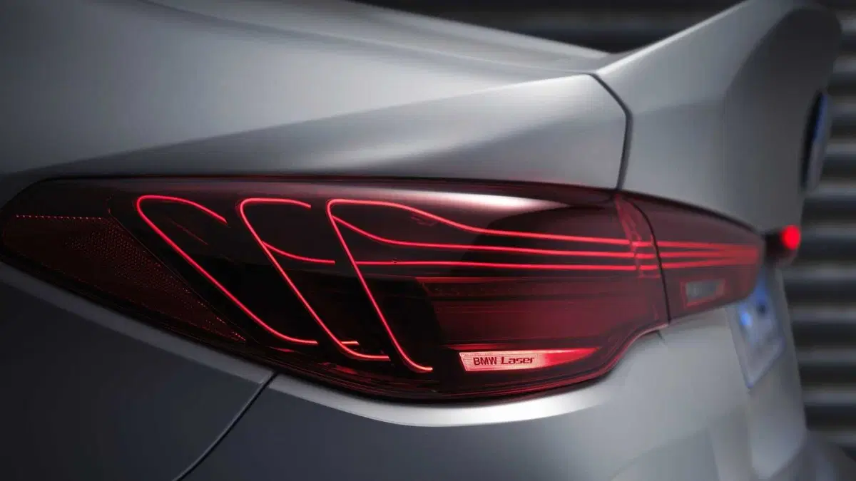 BMW M4 CSL: arriva in soli 1000 esemplari (8)