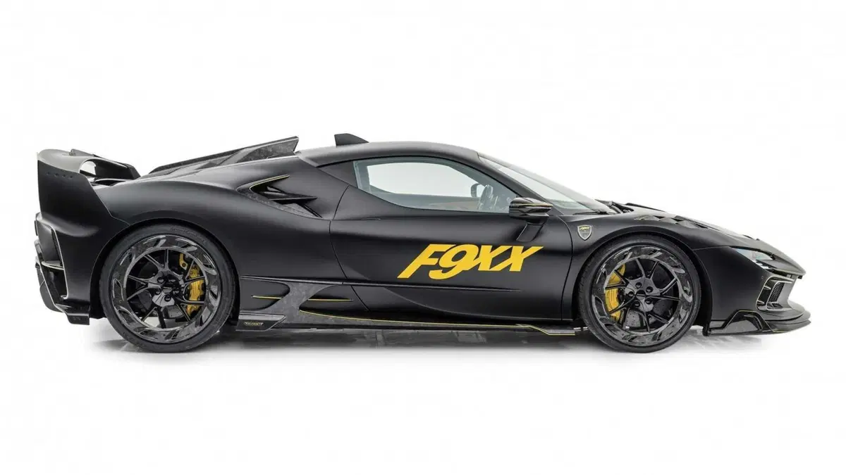 Mansory F9XX, l'azienda rifà il look alla Ferrari SF90 (5)