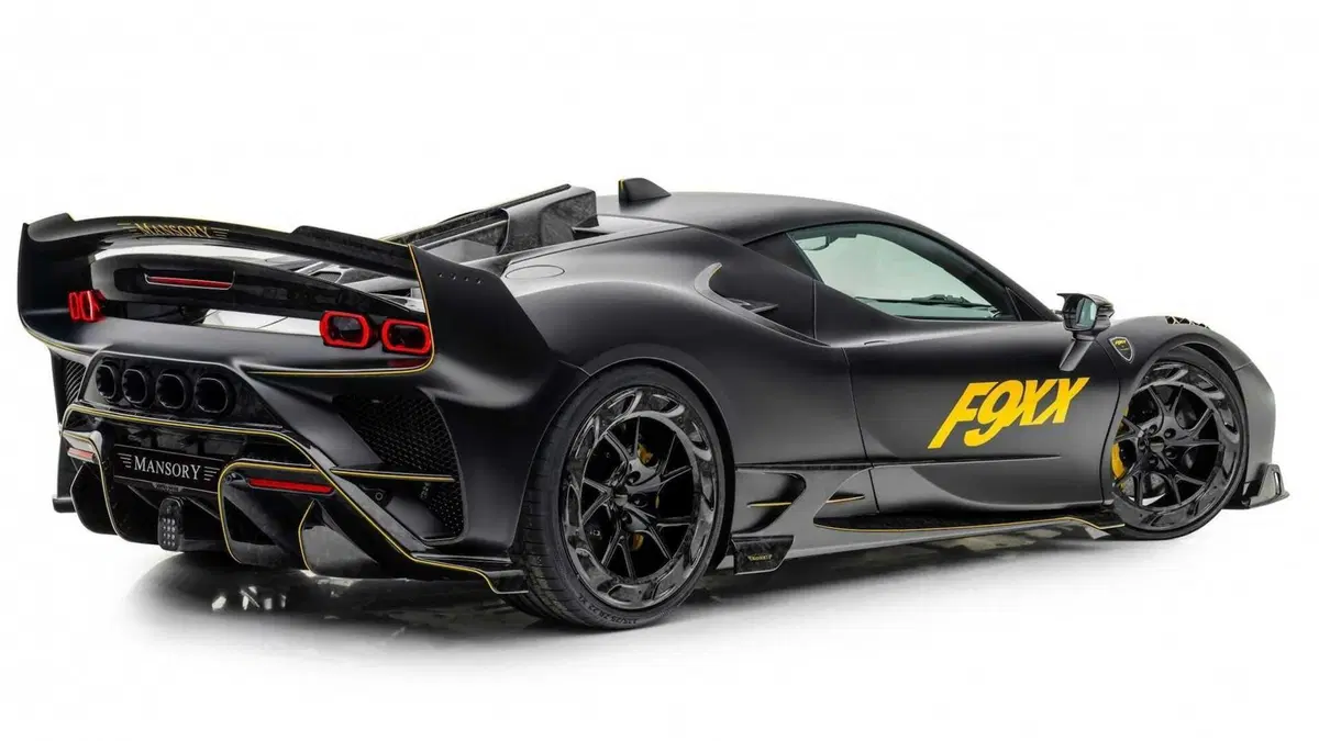 Mansory F9XX, l'azienda rifà il look alla Ferrari SF90 (4)