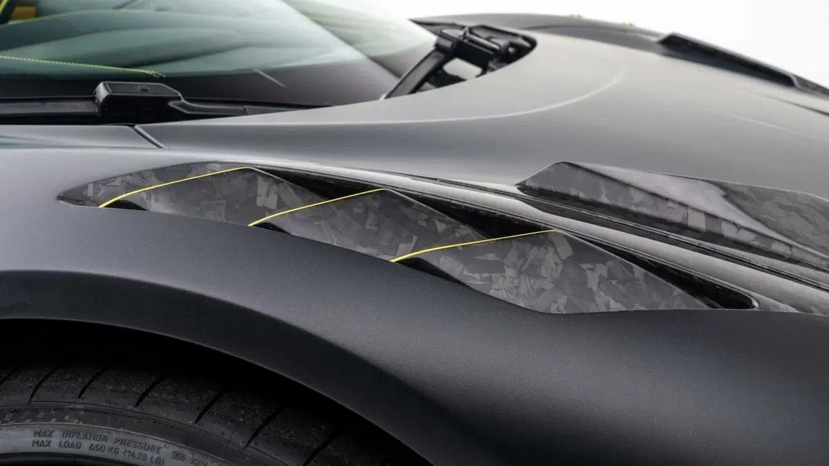 Mansory F9XX, l'azienda rifà il look alla Ferrari SF90 (17)