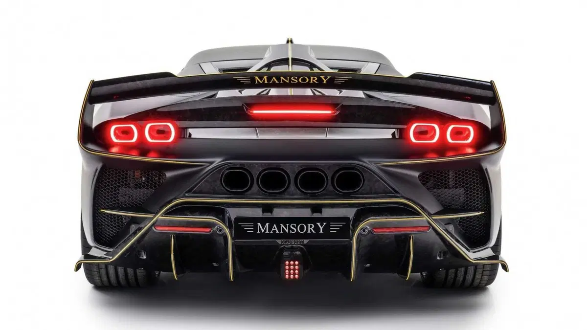 Mansory F9XX, l'azienda rifà il look alla Ferrari SF90 (7)