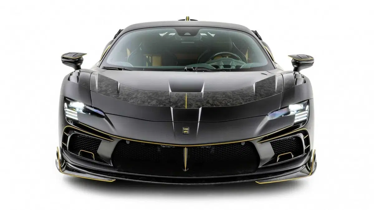 Mansory F9XX, l'azienda rifà il look alla Ferrari SF90 (9)