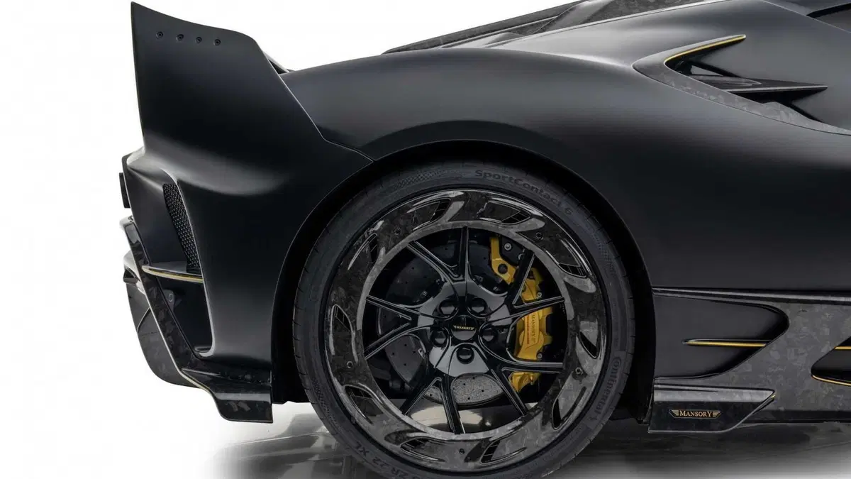 Mansory F9XX, l'azienda rifà il look alla Ferrari SF90 (8)