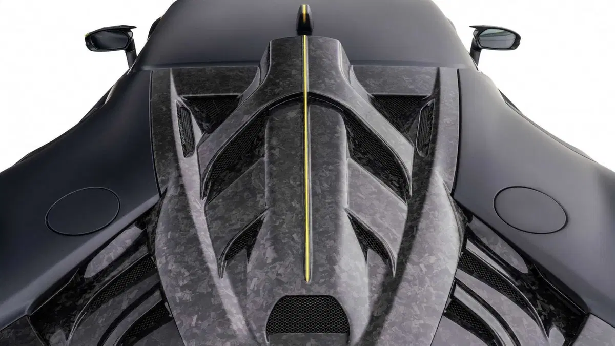 Mansory F9XX, l'azienda rifà il look alla Ferrari SF90 (20)