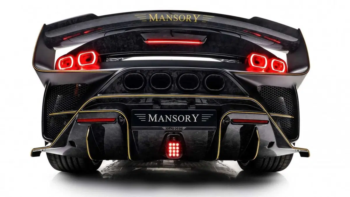 Mansory F9XX, l'azienda rifà il look alla Ferrari SF90 (6)