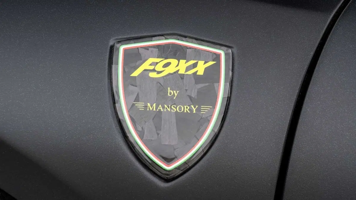 Mansory F9XX, l'azienda rifà il look alla Ferrari SF90 (21)