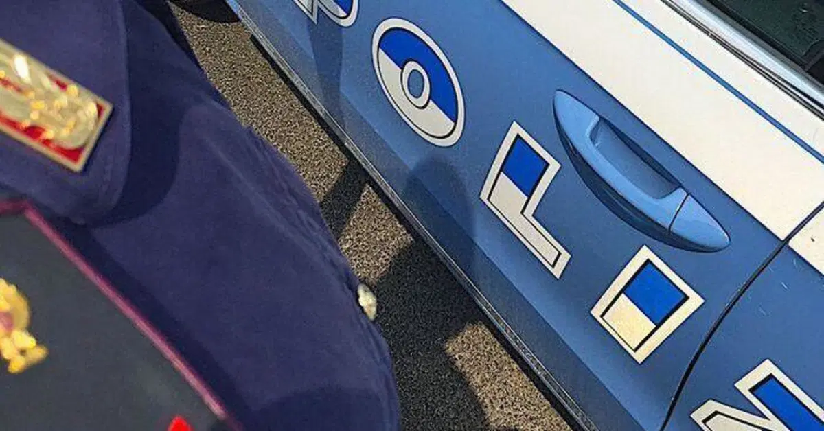 Finto commercialista sparava aghi da un'auto a noleggio