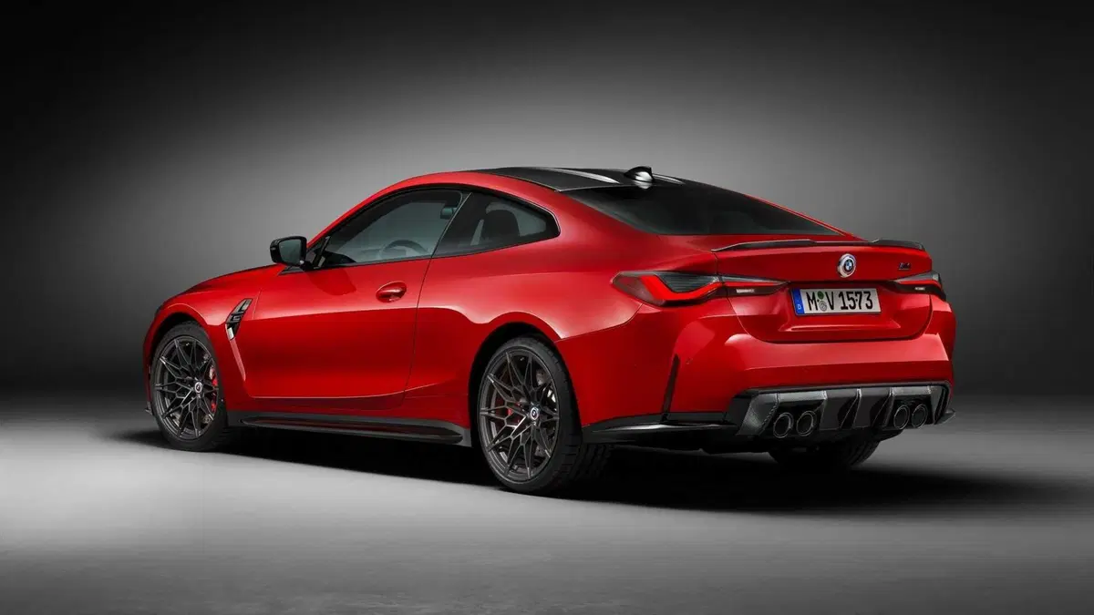 BMW M4 M 50 Jahre Edition, si festeggiano i 50 anni (2)