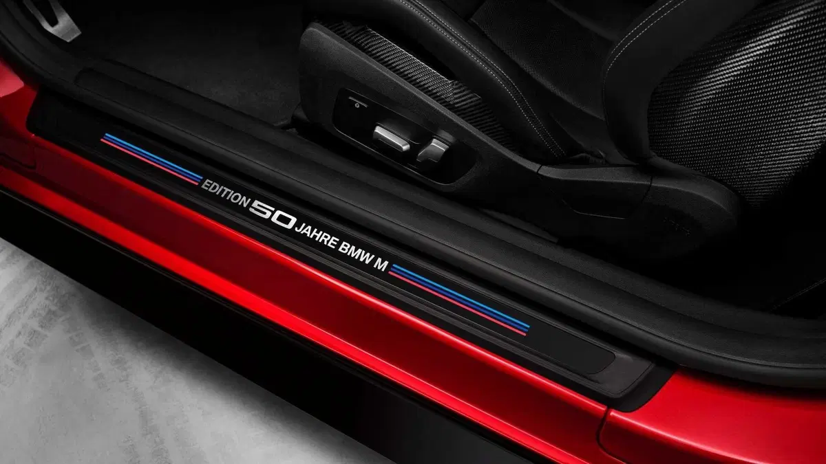 BMW M4 M 50 Jahre Edition, si festeggiano i 50 anni (4)