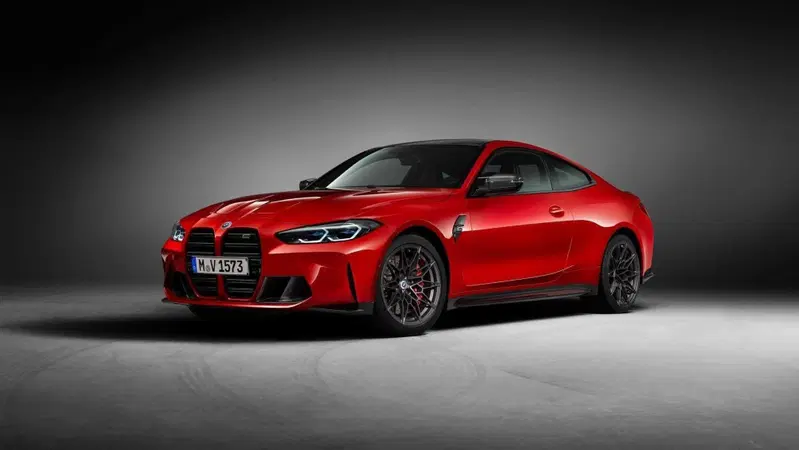 BMW M4 M 50 Jahre Edition, si festeggiano i 50 anni