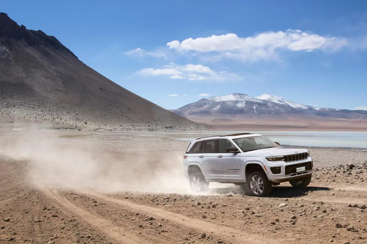 Jeep Grand Cherokee 4xe Plug in Hybrid, aperti gli ordini (5)