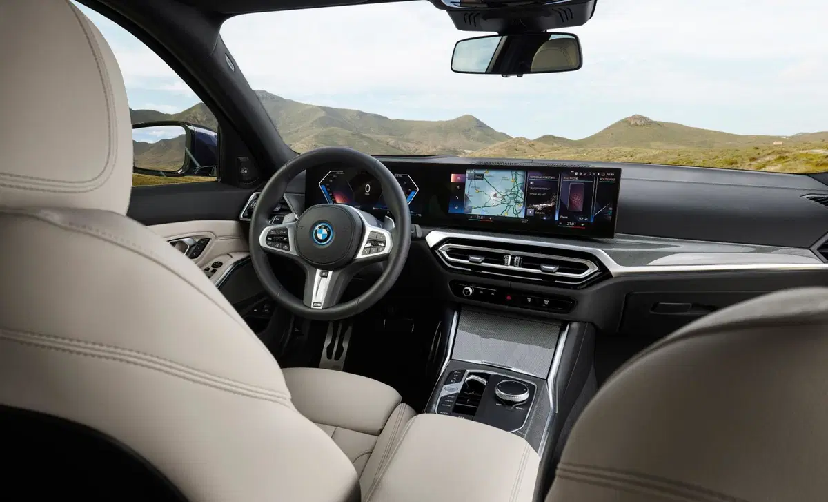 BMW Serie 3 Touring 318d 48V (29)