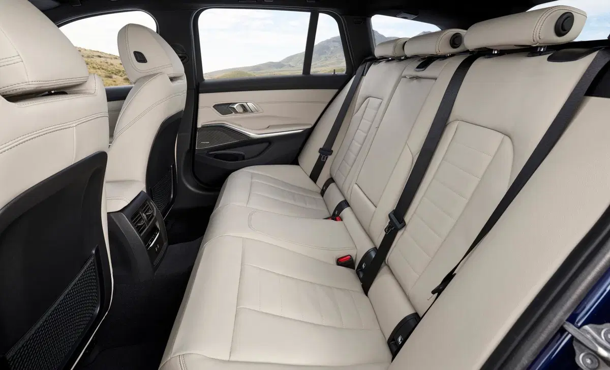 BMW Serie 3 Touring 318d 48V (30)
