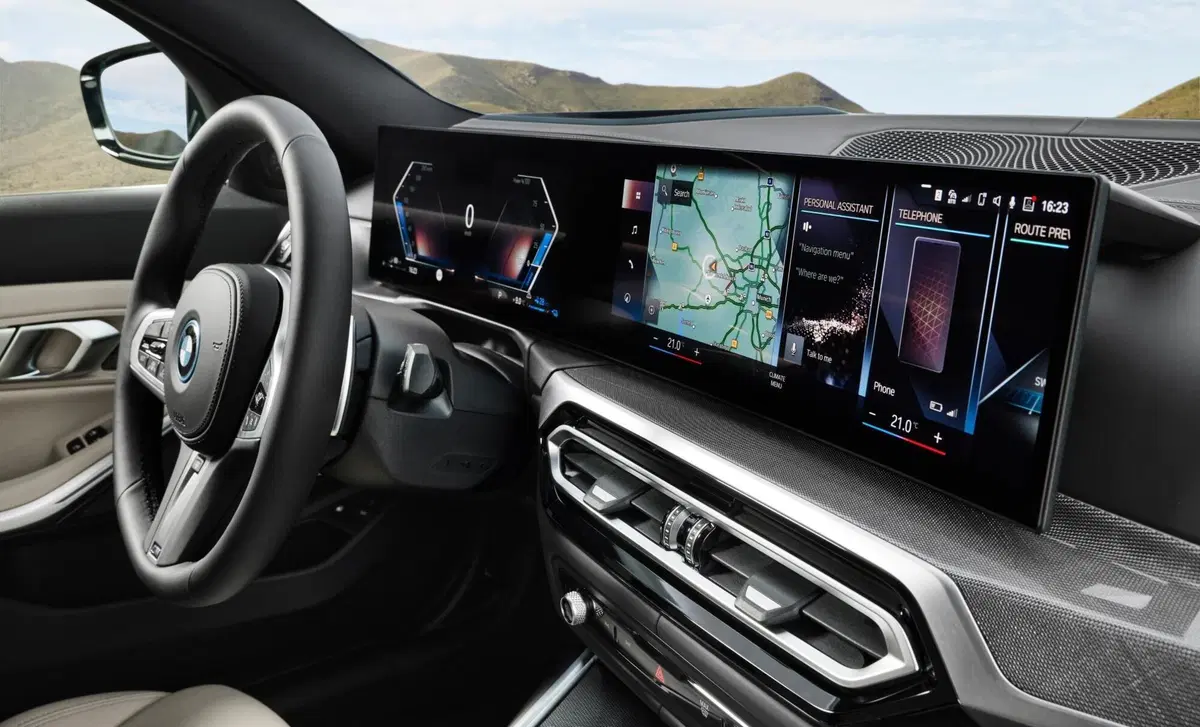 BMW Serie 3 Touring 318d 48V (32)