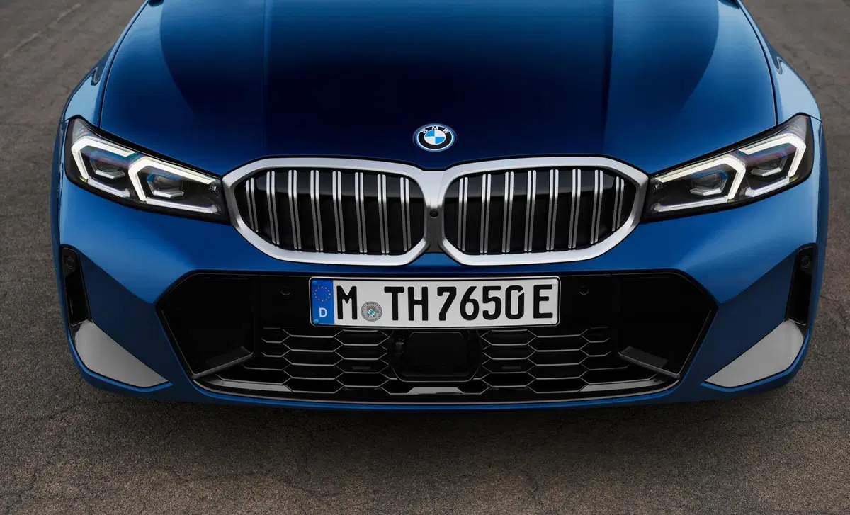 BMW Serie 3 Touring 318d 48V (35)