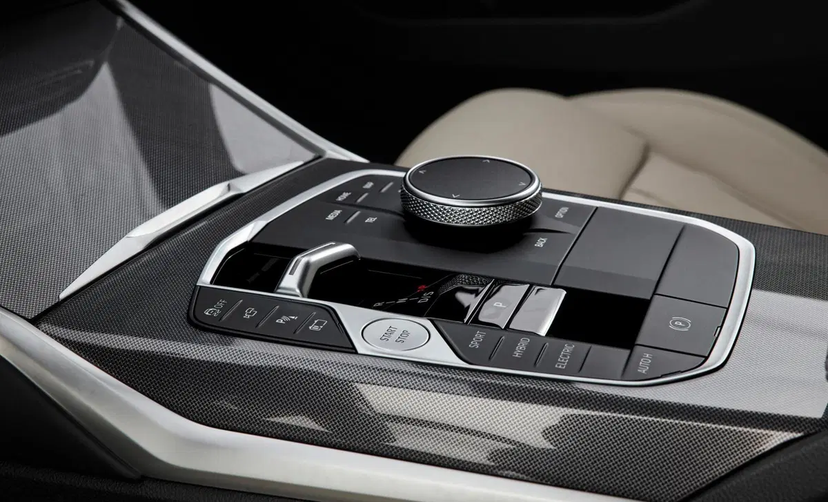 BMW Serie 3 Touring 318d 48V (36)