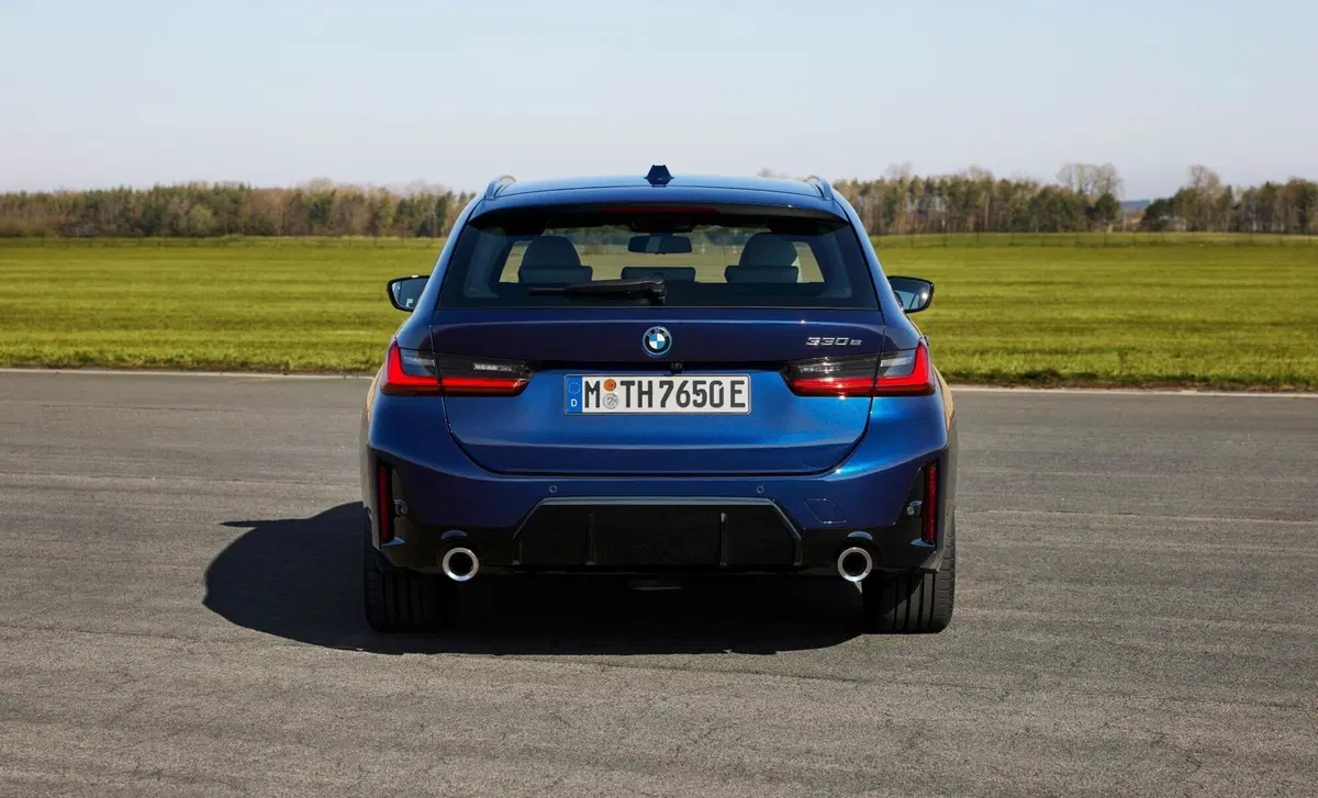 BMW Serie 3 Touring 318d 48V (21)