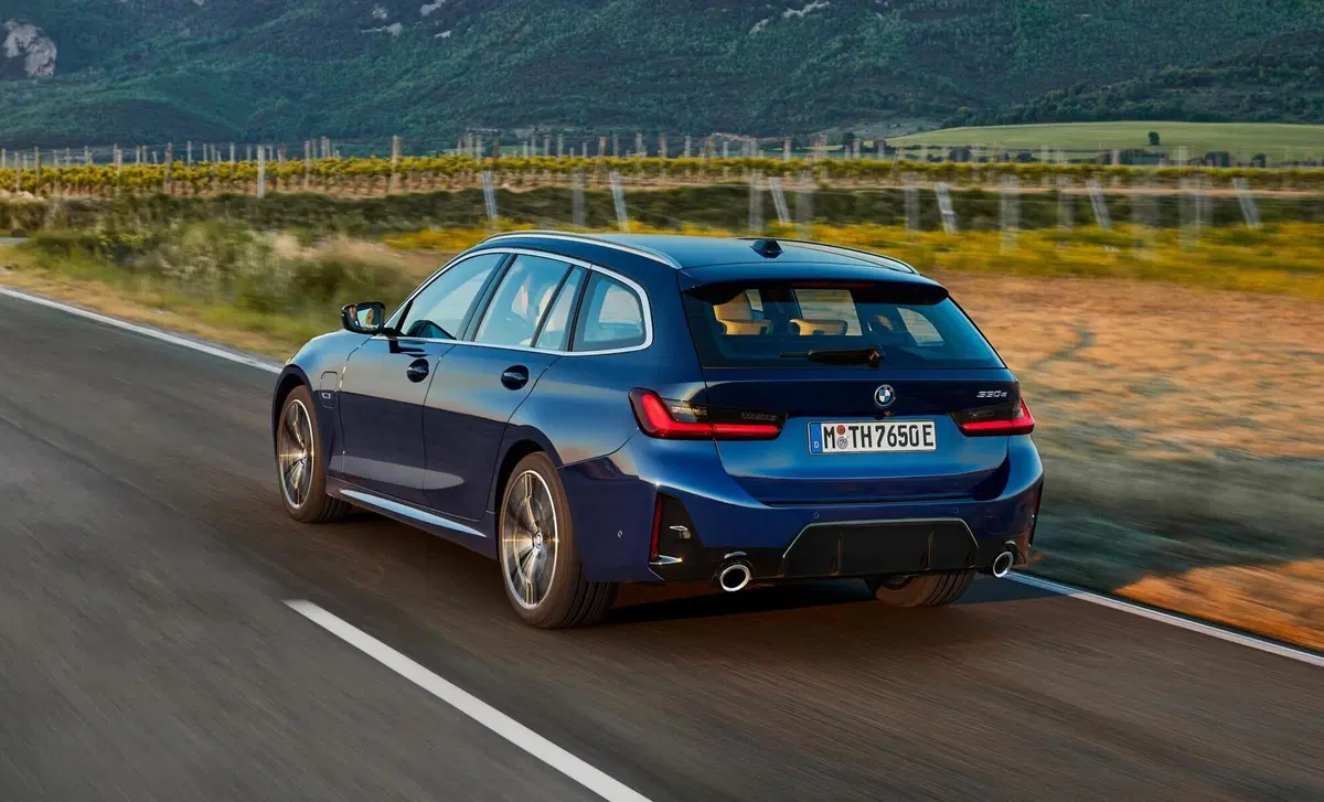 BMW Serie 3 Touring 318d 48V (24)