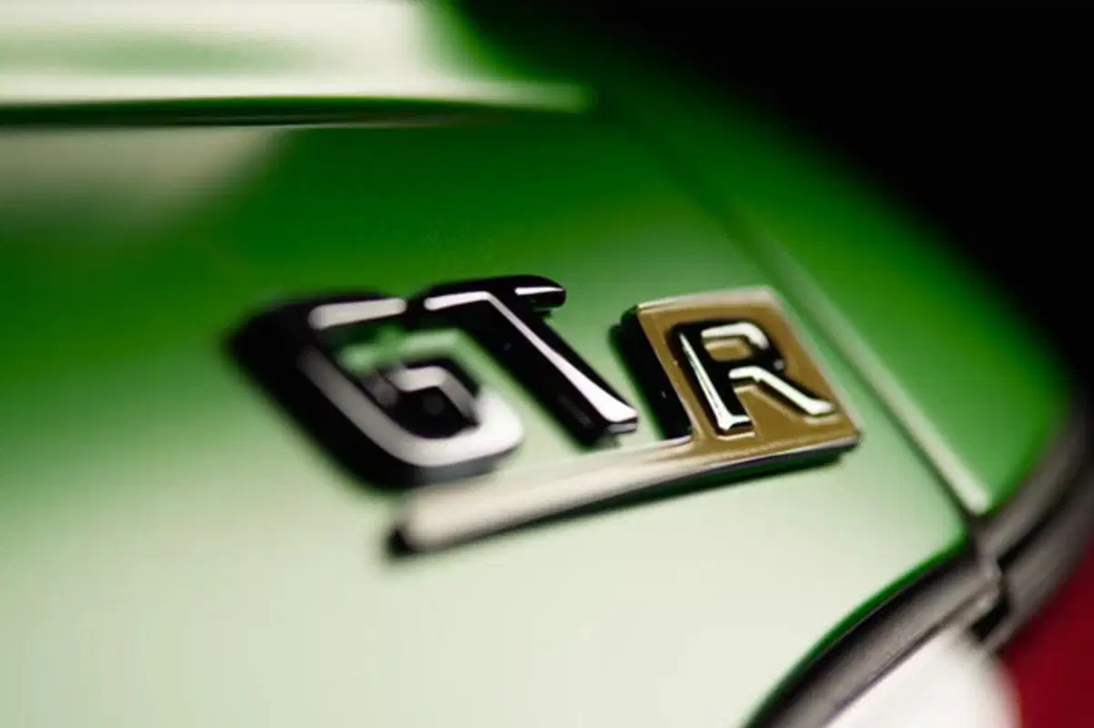 Mercedes AMG GT R: in attesa del 24 giugno ecco il primo video teaser (2)