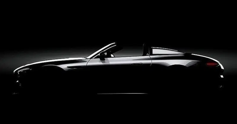 Essere "al top" ma senza tetto su una Mercedes: nuove SL Maybach e Mythos