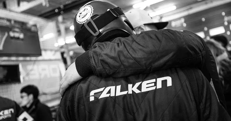 Le gare di 24 ore sono l'essenza del motorsport. E alla Falken lo sanno bene