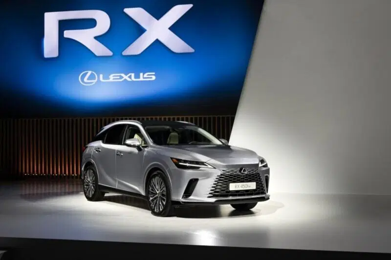 Nuova Lexus RX 2023: bello vivere nel "Tazuma" con ibrido full o plugin e il 4x4