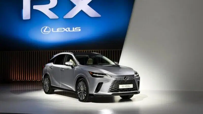 Nuova Lexus RX 2023: bello vivere nel "Tazuma" con ibrido full o plugin e il 4x4