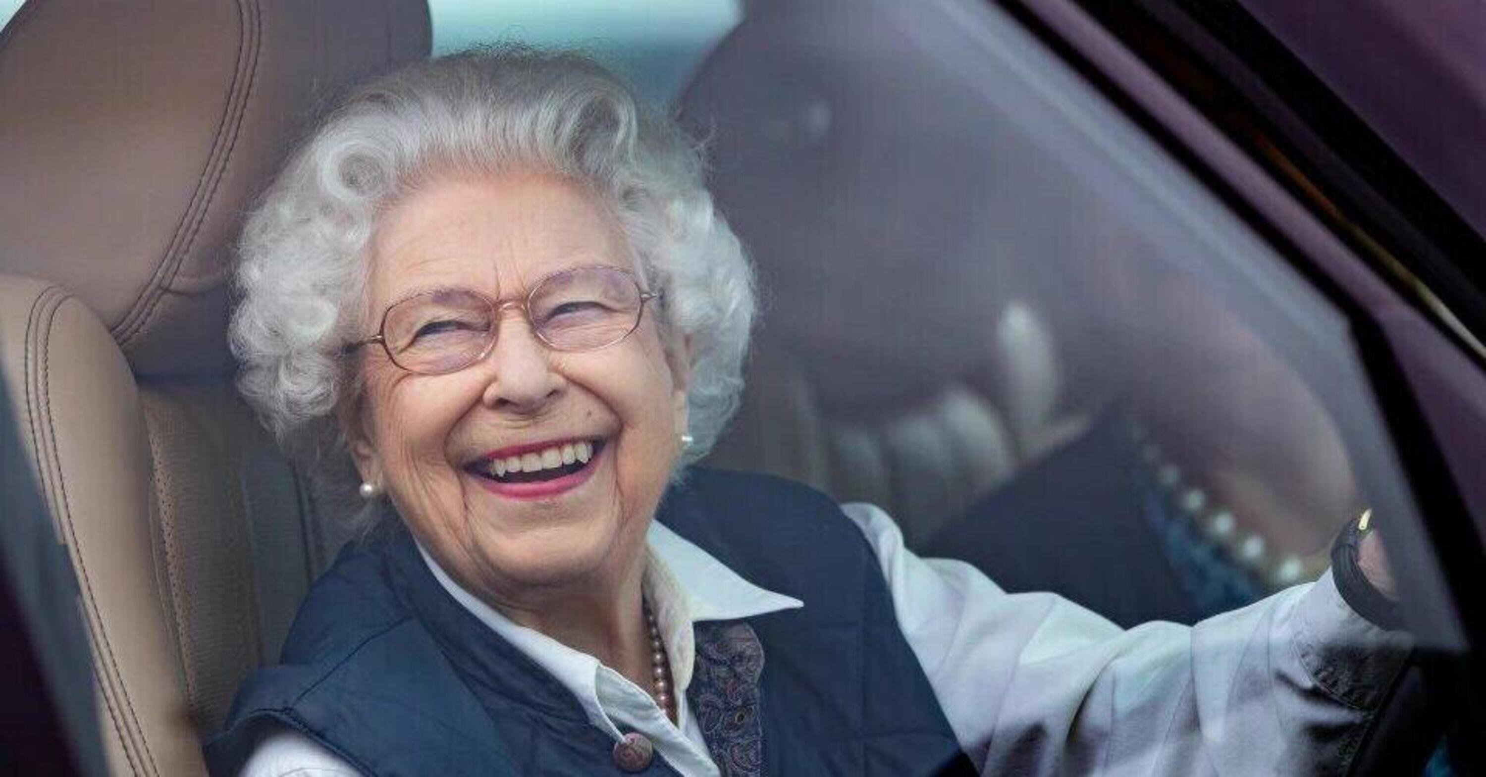 Le auto della Regina Elisabetta II: dalla guerra alla sua scomparsa