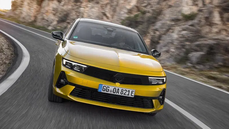 Opel Astra 2022 e Snapdragon: guerra al "rumore" digitale