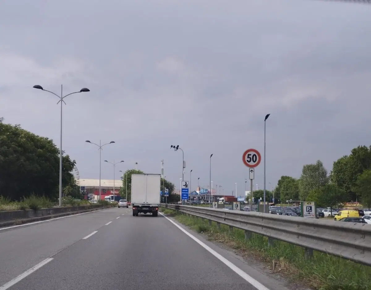Nuovi autovelox fissi vicino all'aeroporto di Linate: rispettate il limite!   